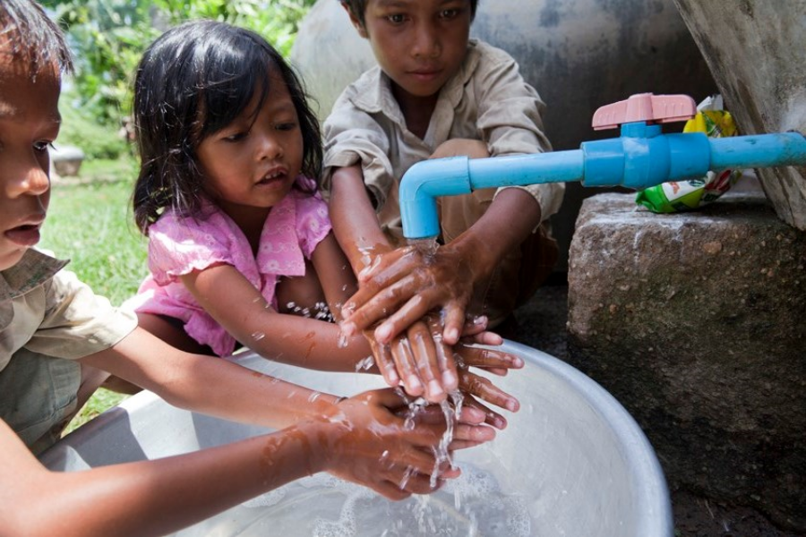 子どもたちが暮らす村へ給水施設を設置